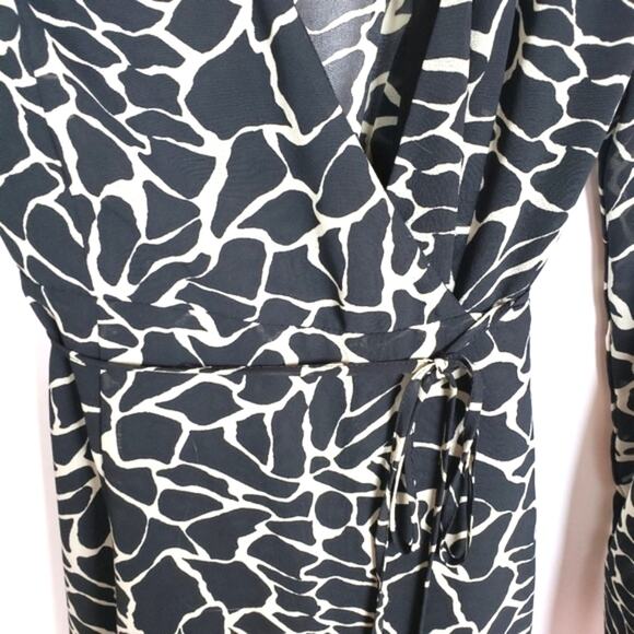 WAYF Where Are You From wrap dress black white - Picture 3 of 4